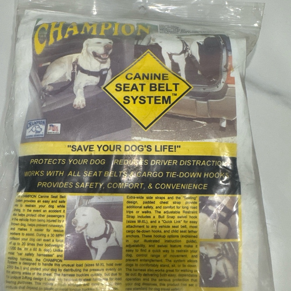 Champion Canine Seat Belt System - red